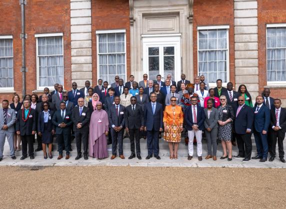 Family photo of Commonwealth youth ministers